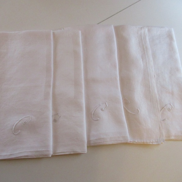Monogrammed "C" cloth napkins - Picture 2 of 8